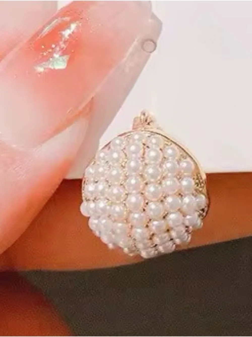 ***Exquisite Pearl Cluster Stud Earrings - Cream and Gold